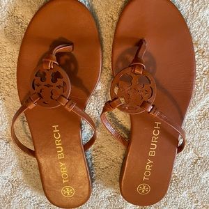 Like new tory burch sandals